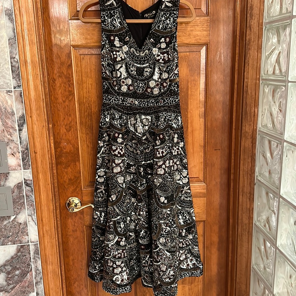 Stunning sequin, beaded and embroidered dress🖤🤎